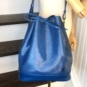 Louis Vuitton Blue EPI Leather Petit Noe Drawstring Bucket Hobo Bag 1lvm128